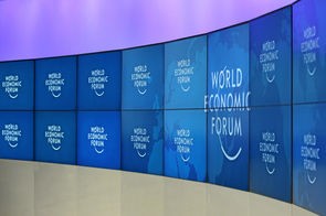 Ouverture du Forum de Davos sur des perspectives économiques moroses  - ảnh 1